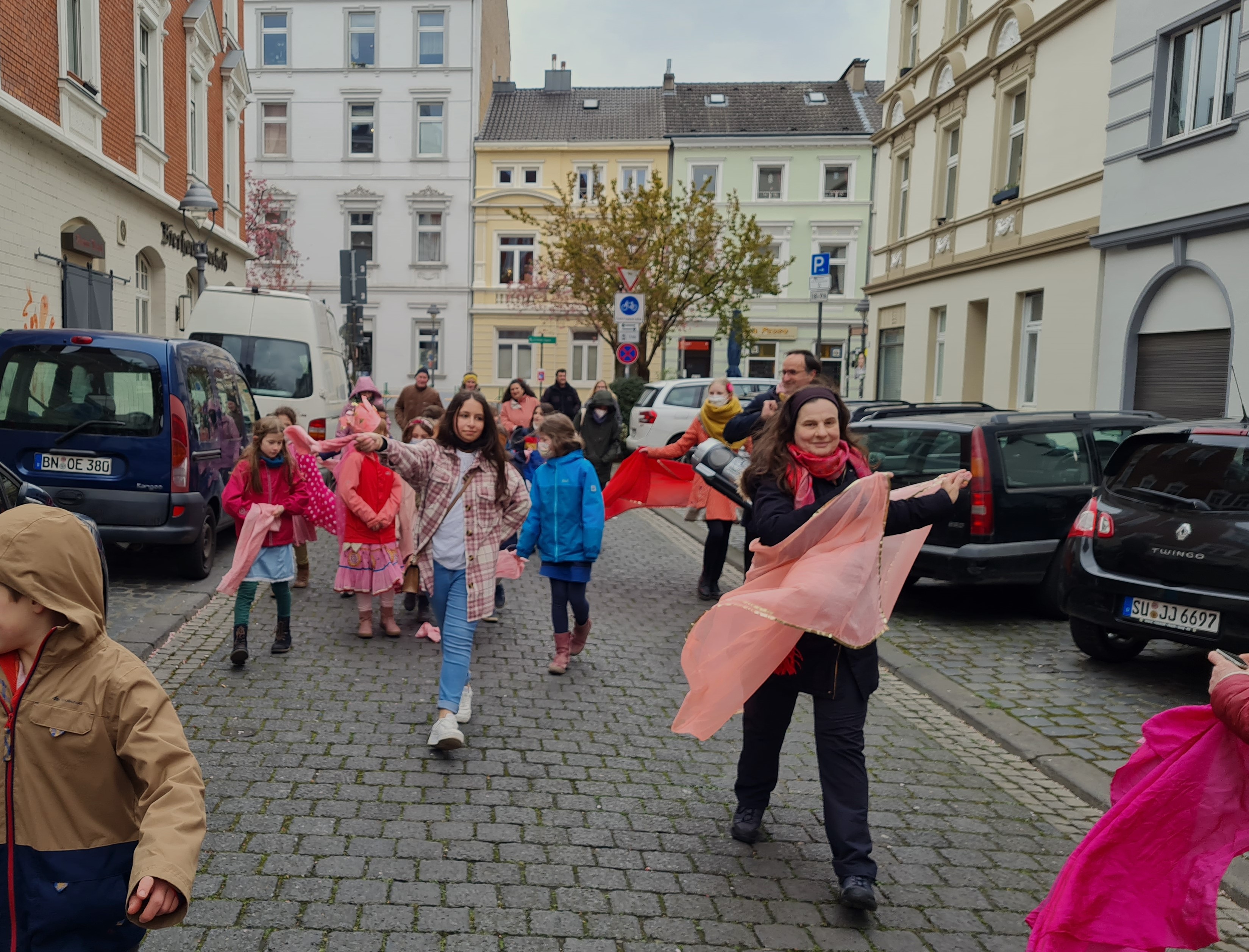 Umzug mit Kirschblütenprinzessin