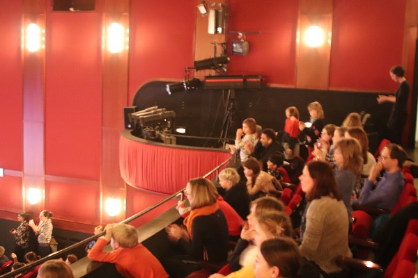 Volles Theater